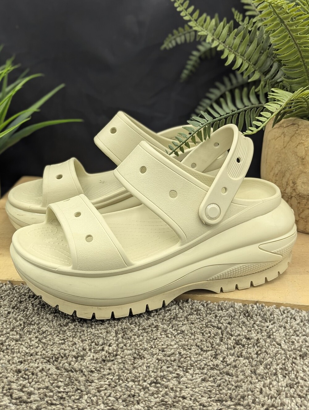Crocs Megacrush Women's Size 9 Platform Slide On Adjustable Ankle Strap Sandals